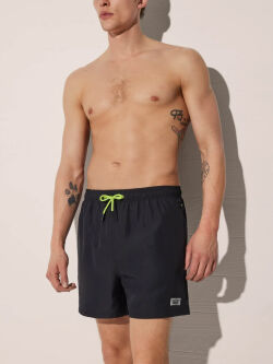 - "90261 - Medium Swimsuit" (. !) 